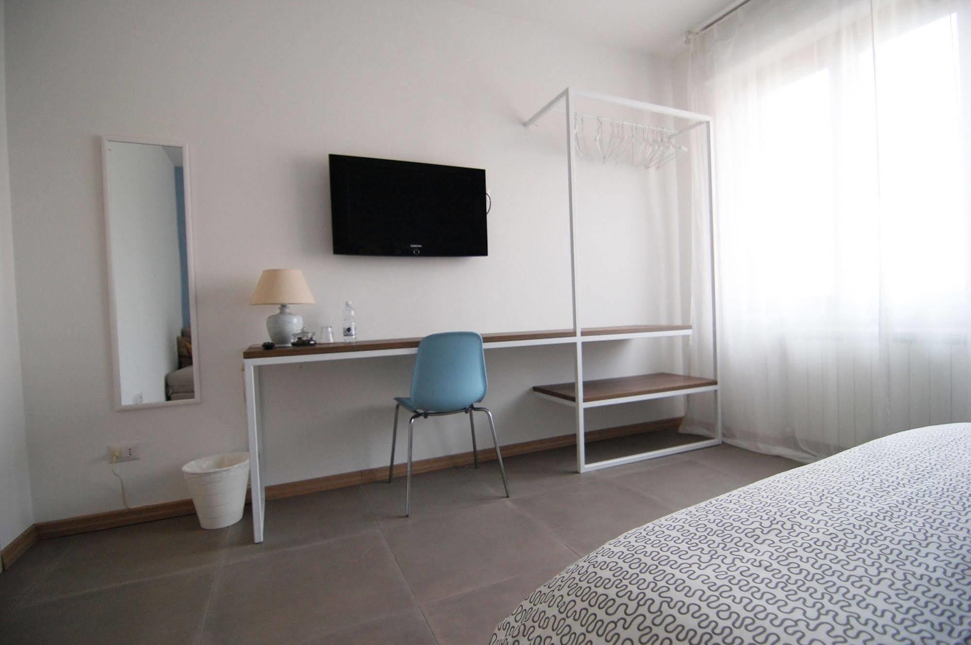 Le Officine Di Via Marsala Bed and Breakfast Legnano Buitenkant foto