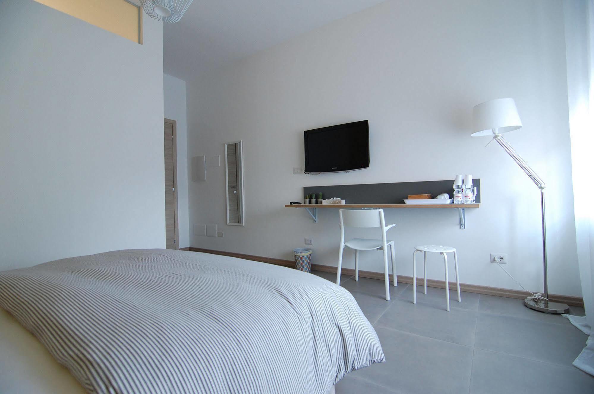 Le Officine Di Via Marsala Bed and Breakfast Legnano Buitenkant foto